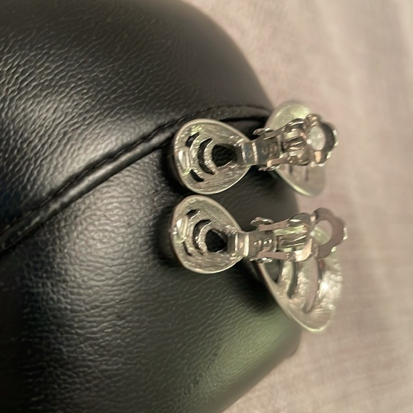 Clip On Silver Tone Earrings Hammered Look - Picture 8 of 10